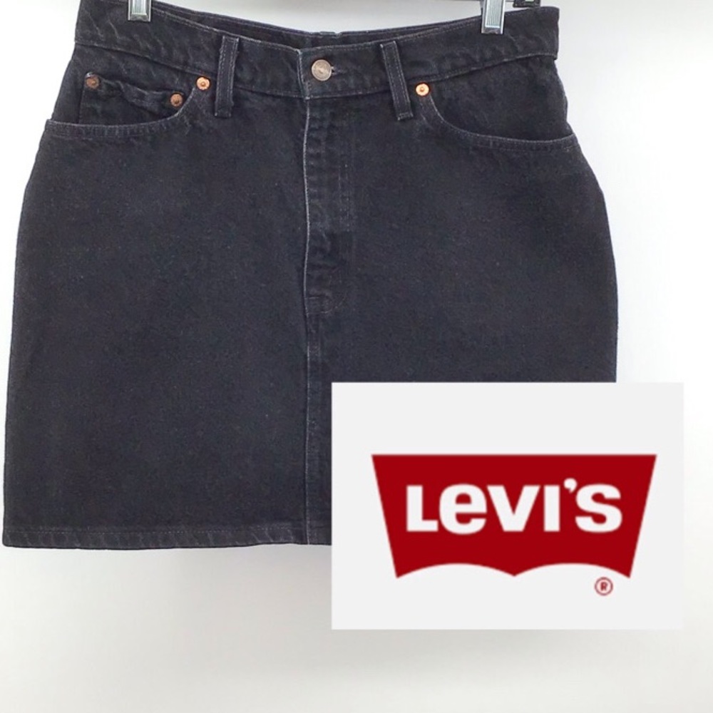 LEVI’S BLACK DENIM MINI SKIRT